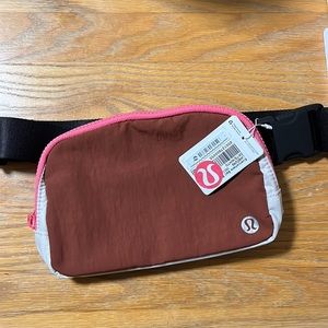 lulu lemon fanny pack-NEW WITH TAGS